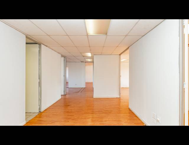 213M² OFFICE TO LET IN LYME PARK